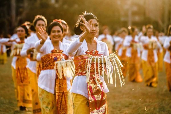 balinese-ladies-performing-dance-in-village-temple-ubud balinese-ladies-performing-dance-in-village-temple-ubud